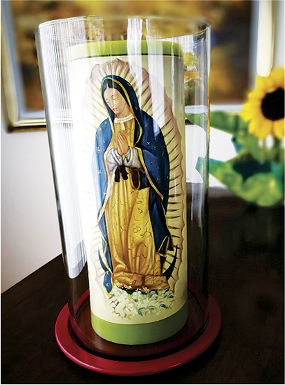 Vela Decorativa pintada al Óleo: Virgen de Guadalupe 2 / decorative handmade candle painted in oil: Virgin of Guadalupe 2 Vela Decorativa pintada al Óleo: Virgen de Guadalupe 2 / decorative handmade candle painted in oil: Virgin of Guadalupe 2