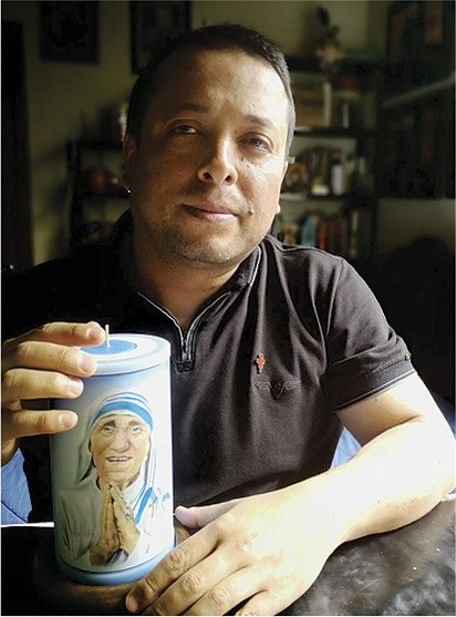 Vela Decorativa pintada al Óleo: Madre Teresa de Calcuta 1 / decorative handmade candle painted in oil: Mother Teresa of Calcutta 1 Vela Decorativa pintada al Óleo: Madre Teresa de Calcuta 1 / decorative handmade candle painted in oil: Mother Teresa of Calcutta 1