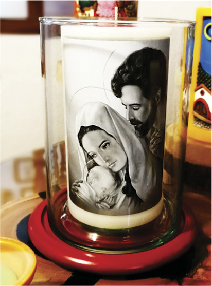 Vela Decorativa pintada al Óleo: Sagrada Familia 1 / decorative handmade candle painted in oil: Holy Family 1 Vela Decorativa pintada al Óleo: Sagrada Familia 1 / decorative handmade candle painted in oil: Holy Family 1