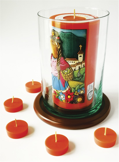 Vela Decorativa Tallada a Mano: Cuy Campesina 2 / decorative hand carved candle: guinea pig 2 Vela Decorativa Tallada a Mano: Cuy Campesina 2 / decorative hand carved candle: guinea pig 2