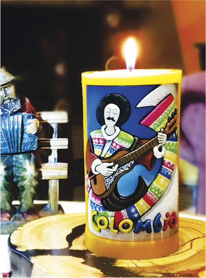 Vela Decorativa en Relieve: Guitarrista Campesino 1 / handmade candle: typical colombian guitarist 1 Vela Decorativa en Relieve: Guitarrista Campesino 1 / handmade candle: typical colombian guitarist 1