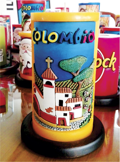 Vela Decorativa en Relieve: Pueblo T&iacute;pico 1 / handmade candle: typical andean village 1