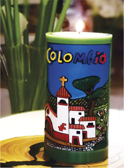 Vela Decorativa en Relieve: Pueblo T&iacute;pico 1 / handmade candle: typical andean village 1