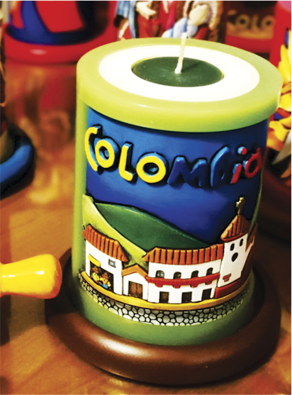 Vela Decorativa en Relieve: Pueblo T&iacute;pico 2 / handmade candle: typical andean village 2